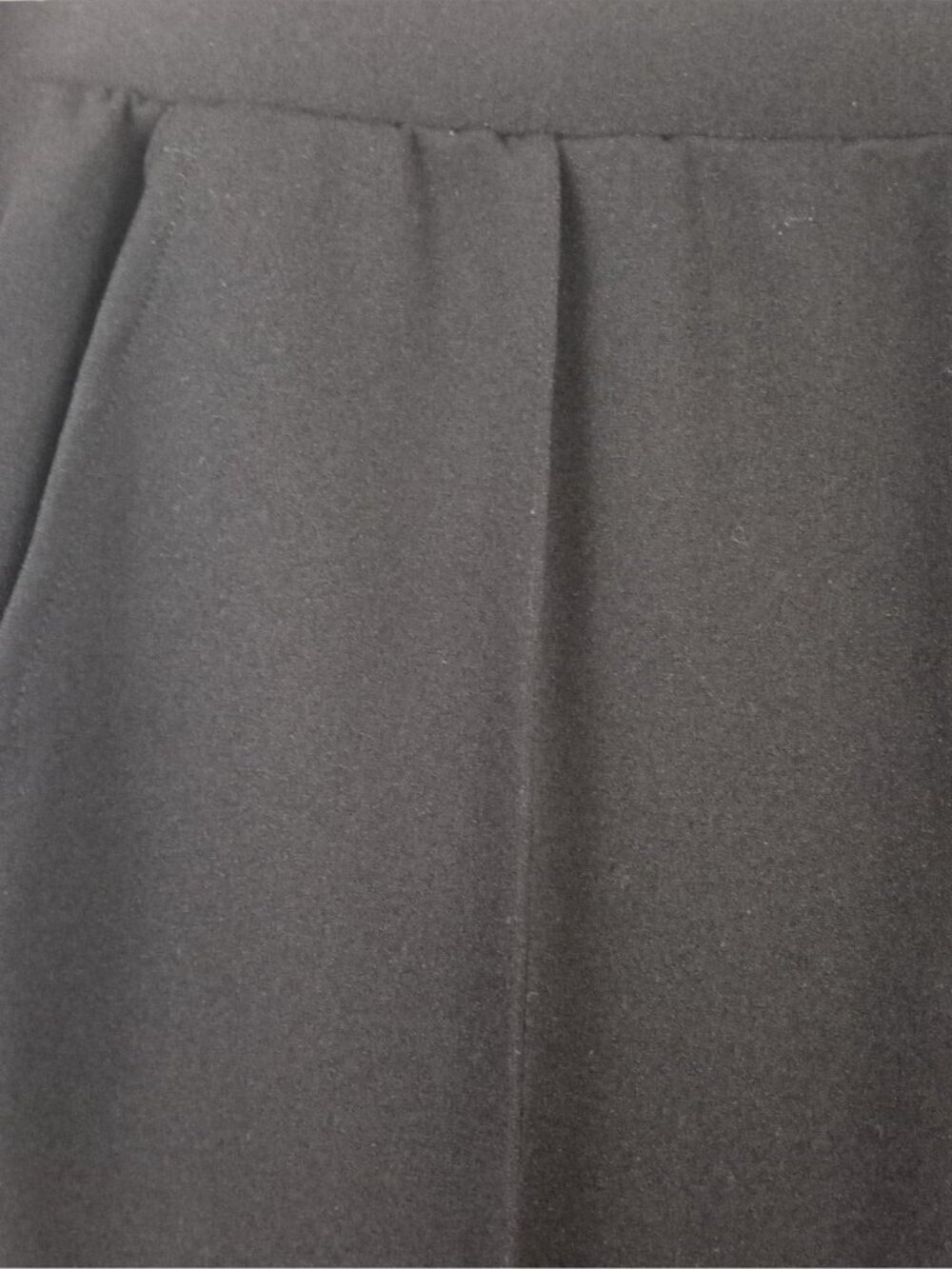 LOFT Black Pintucked Fluid Taper Pull On High Rise Pants sz Medium - Picture 2 of 5